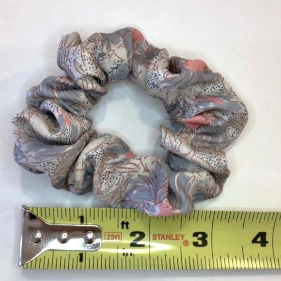 Anthropologie Hair Scarf Scrunchie Gray Pink Floral Pattern - Picture 7 of 11